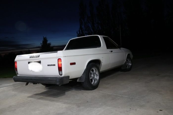 Dodge-Rampage-1982-White-Tan-8