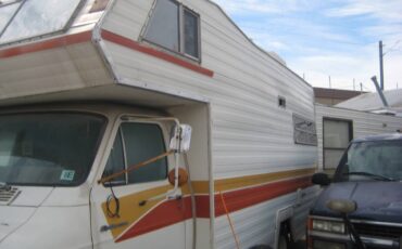 Dodge-Shasta-class-c-motorhome-1977-white-1