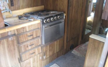 Dodge-Shasta-class-c-motorhome-1977-white-4