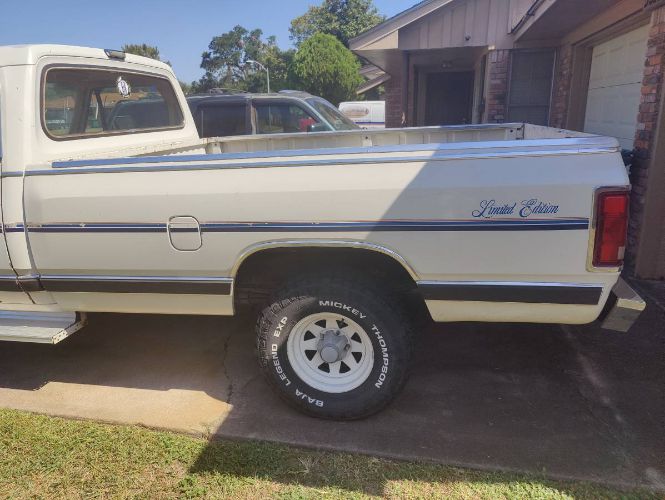 Dodge-W150-1987-White-18