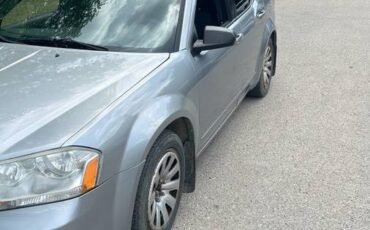 Dodge-avenger-2013-grey-1