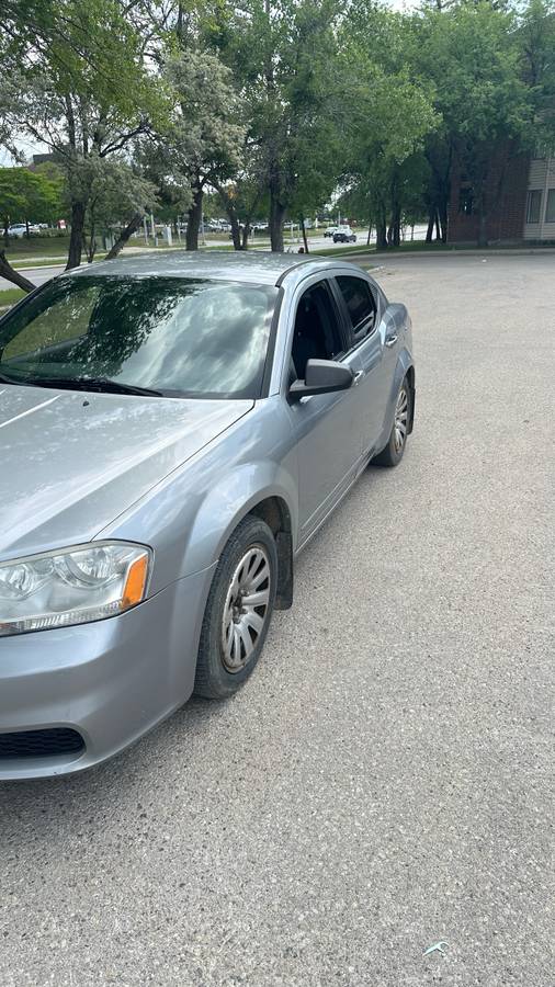 Dodge-avenger-2013-grey-1