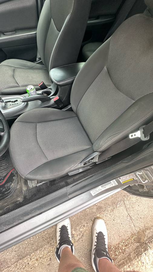 Dodge-avenger-2013-grey-10