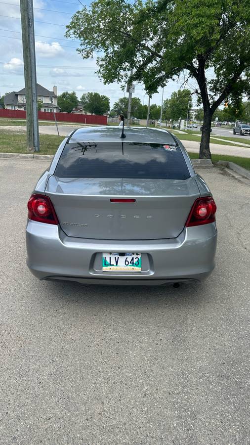 Dodge-avenger-2013-grey-2
