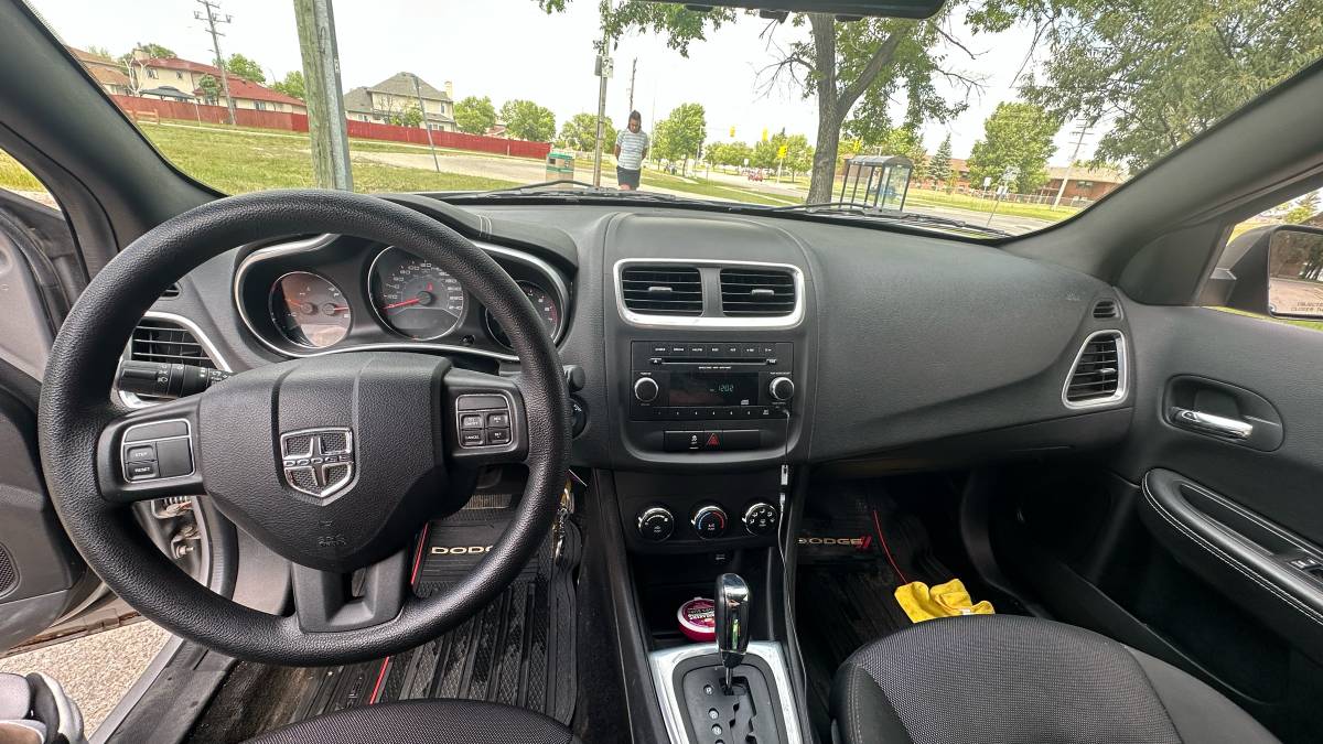 Dodge-avenger-2013-grey-4
