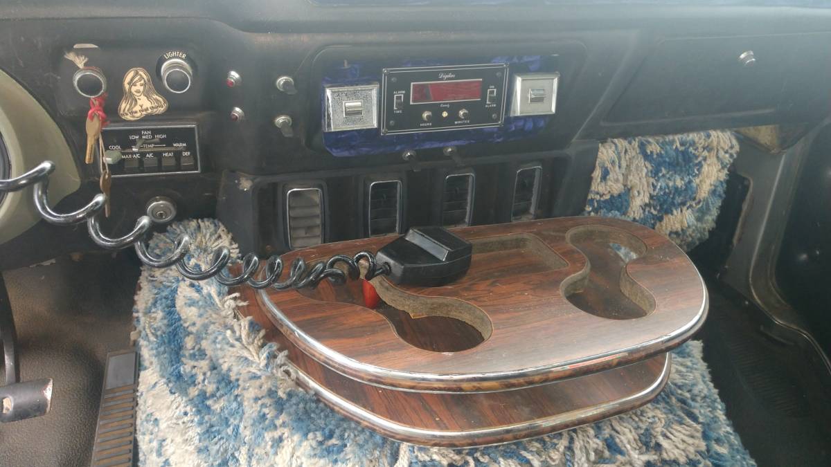 Dodge-b200-tradesman-1977-silver-15