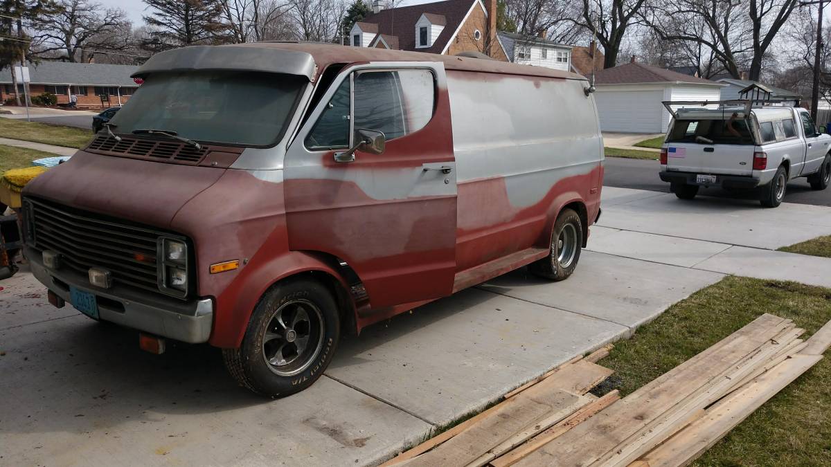 Dodge-b200-tradesman-1977-silver-2