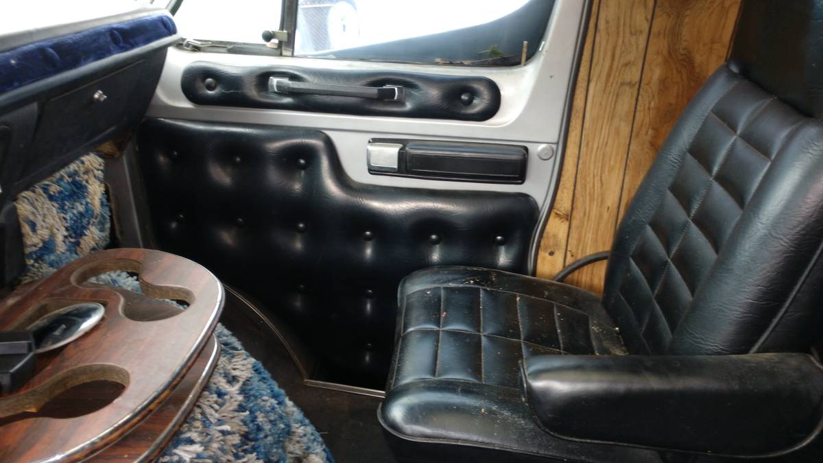 Dodge-b200-tradesman-1977-silver-22
