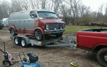 Dodge-b200-tradesman-1977-silver