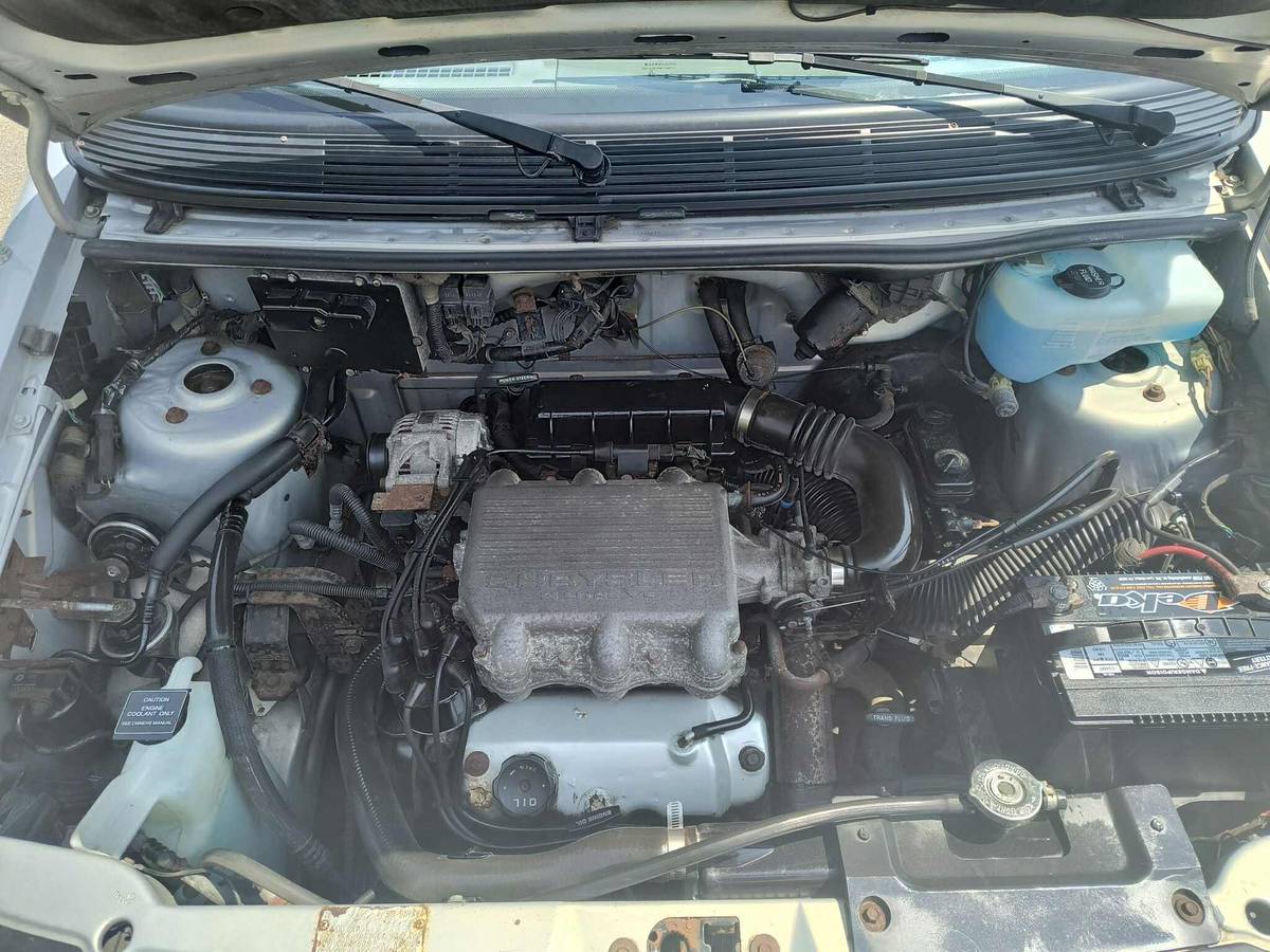Dodge-caravan-se-1992-silver-2
