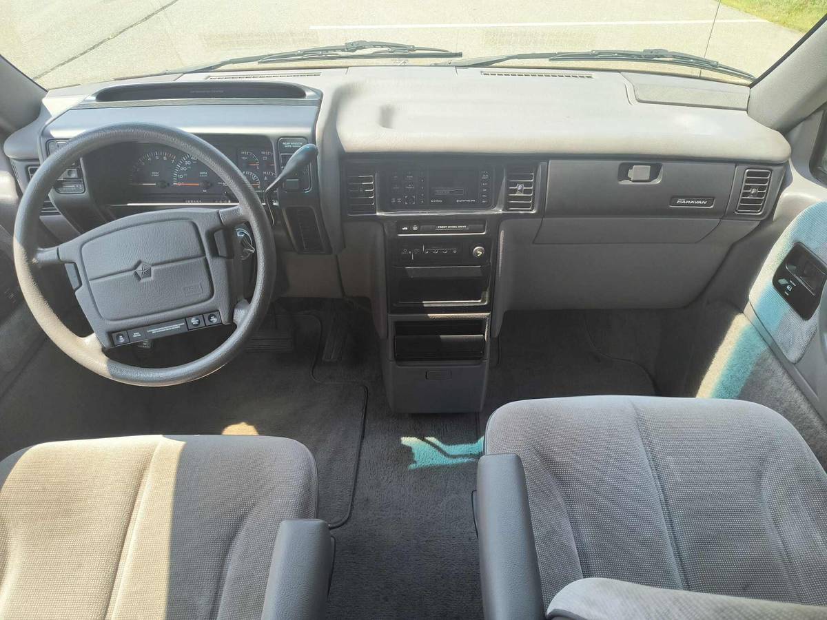 Dodge-caravan-se-1992-silver-5