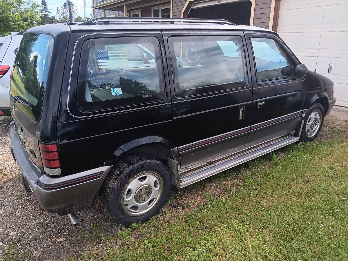 Dodge-grand-caravan-se-1991-black-1