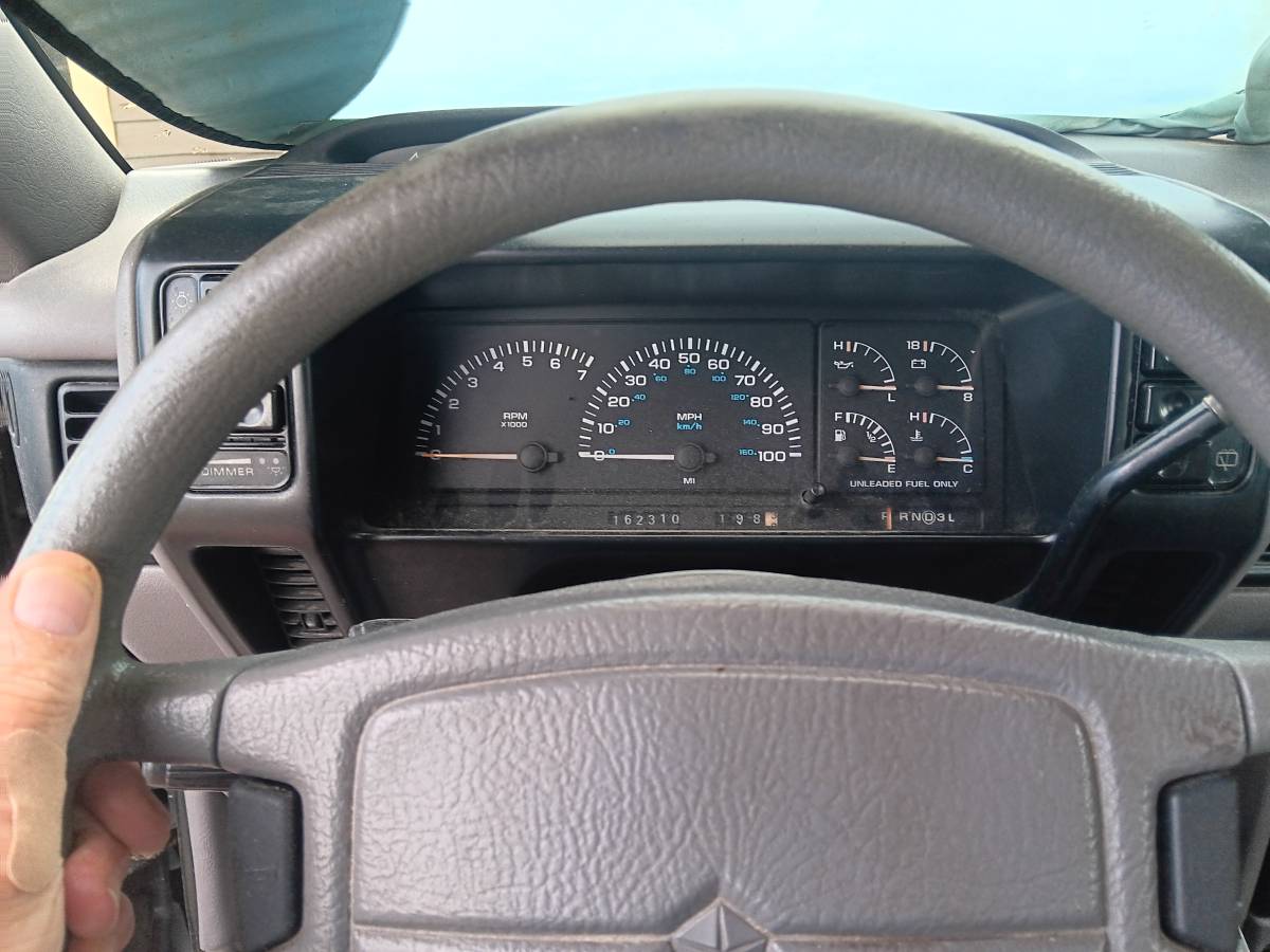 Dodge-grand-caravan-se-1991-black-4