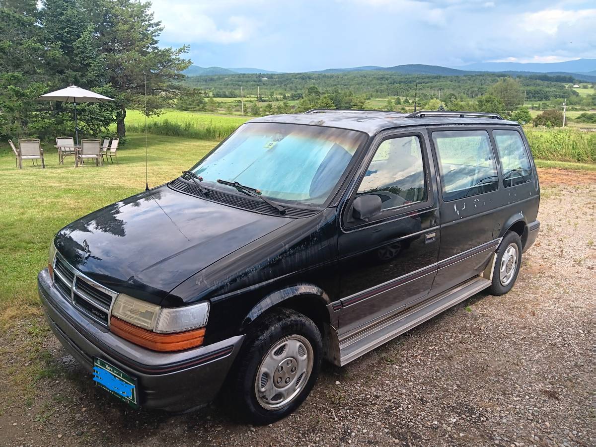 Dodge-grand-caravan-se-1991-black