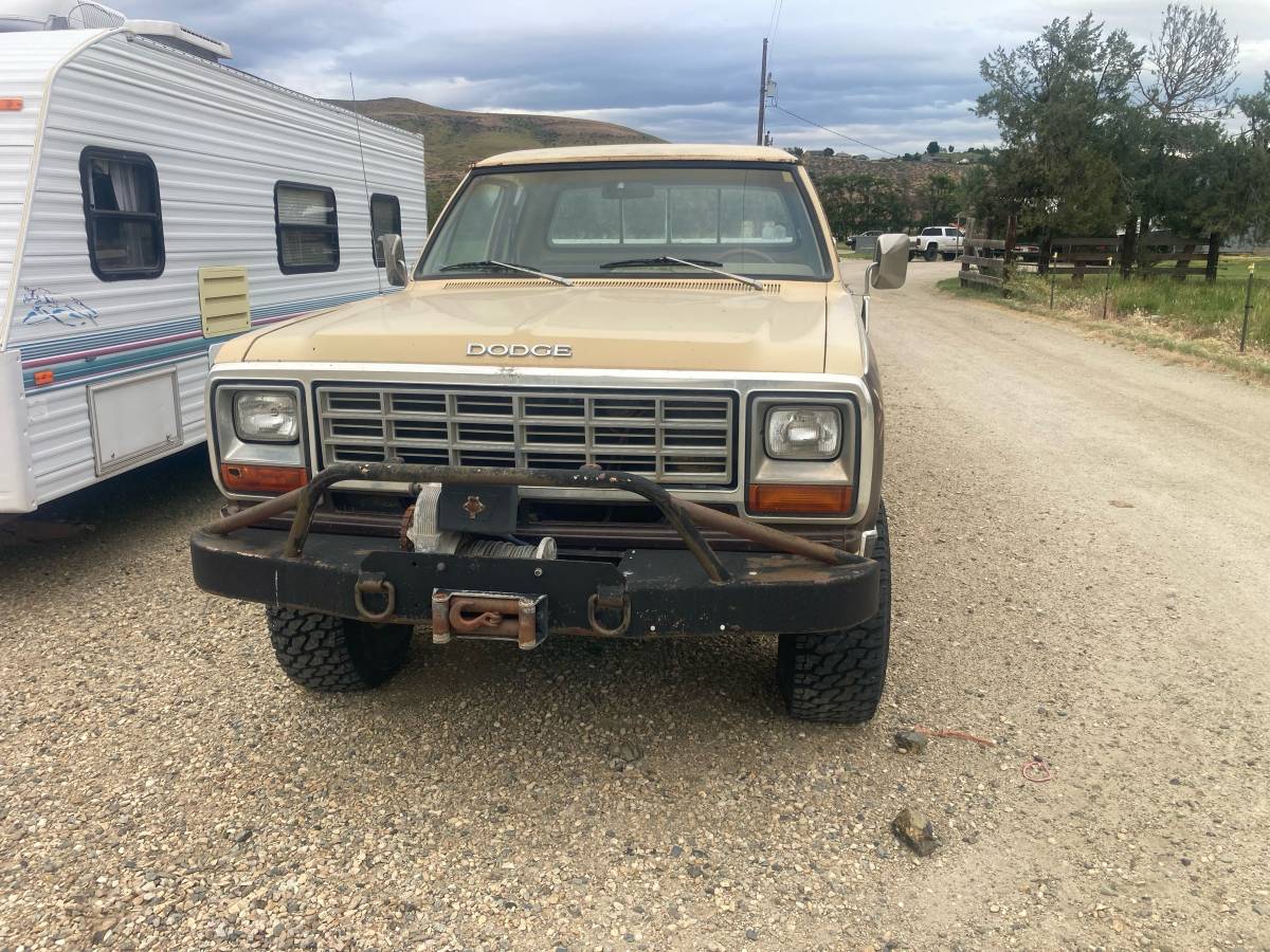 Dodge-ram-1500-1981-2
