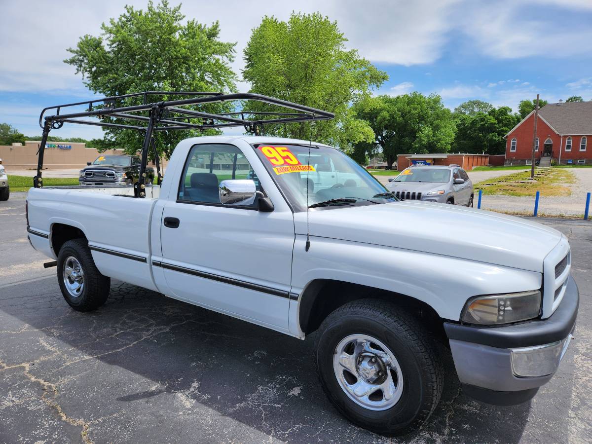 Dodge-ram-1500-slt-1995-white