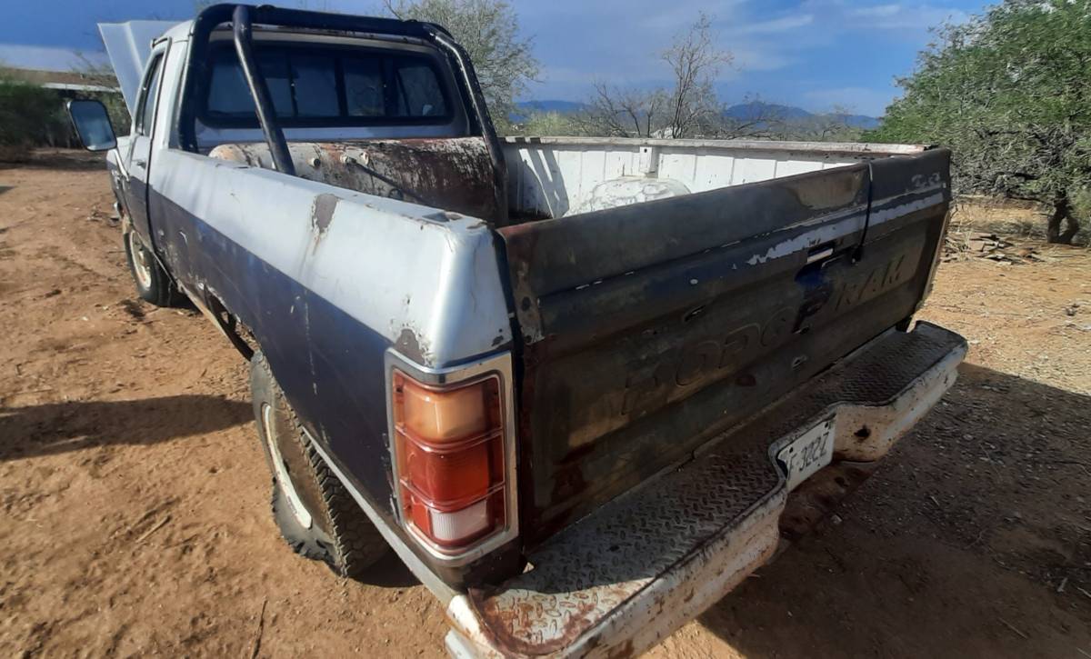 Dodge-ram-1986-blue-1