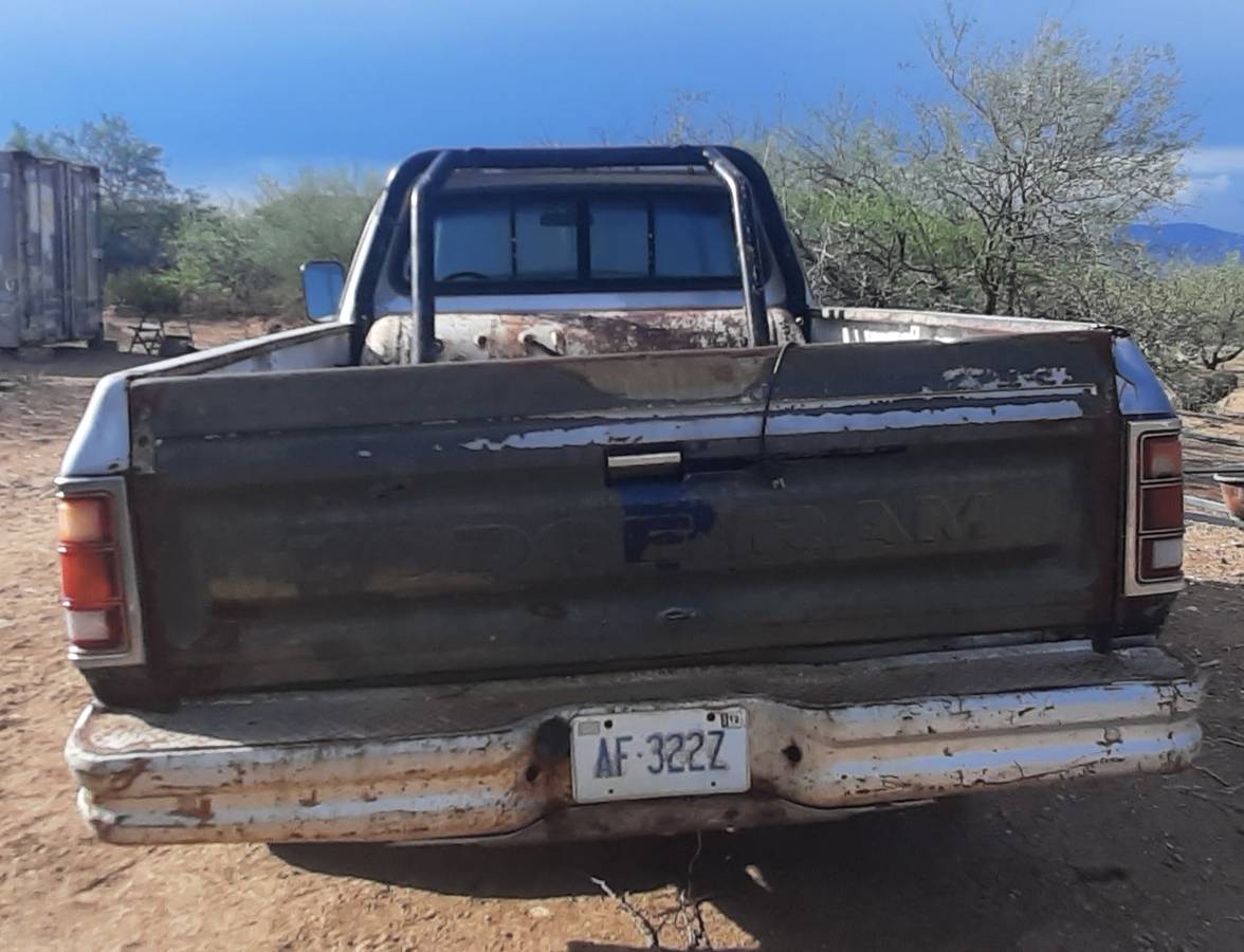 Dodge-ram-1986-blue-3