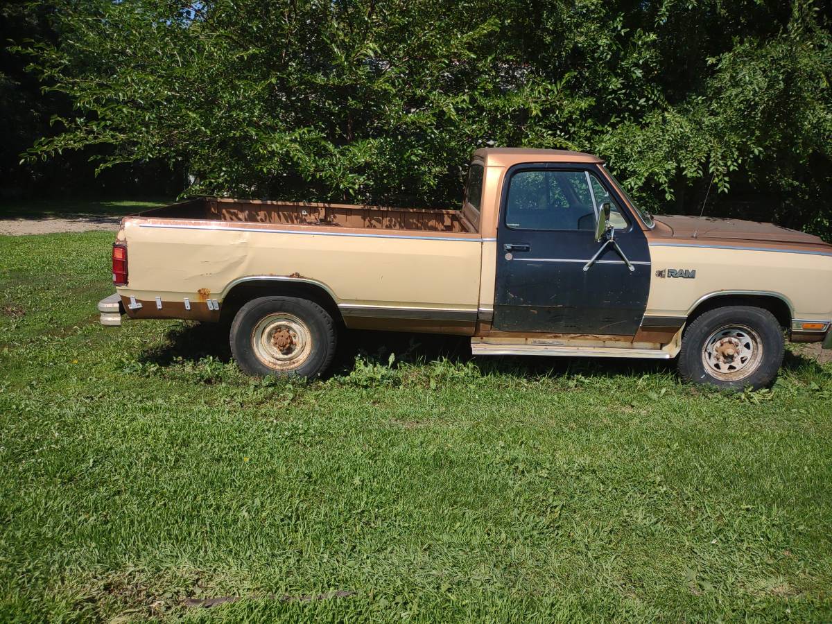 Dodge-ram-1986-brown-4