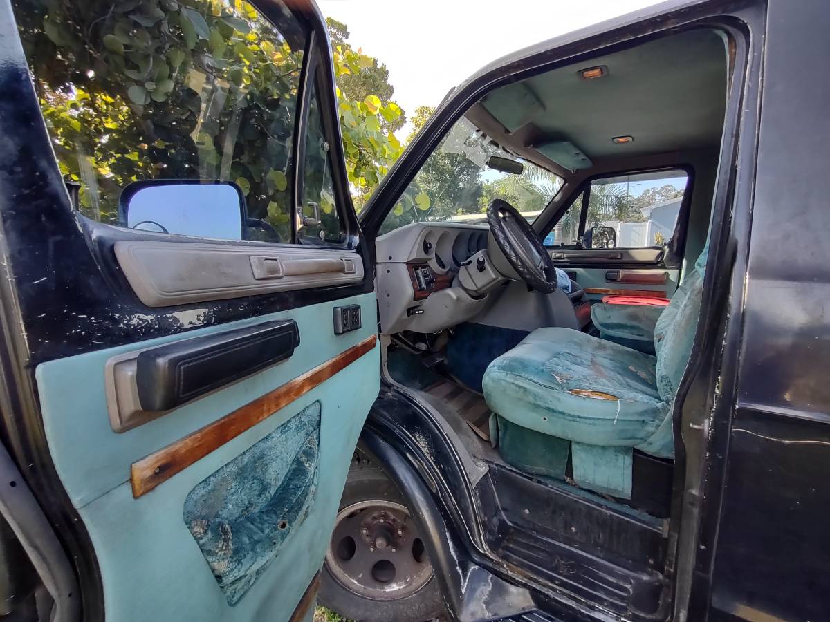 Dodge-ram-van-2500-1995-black-1