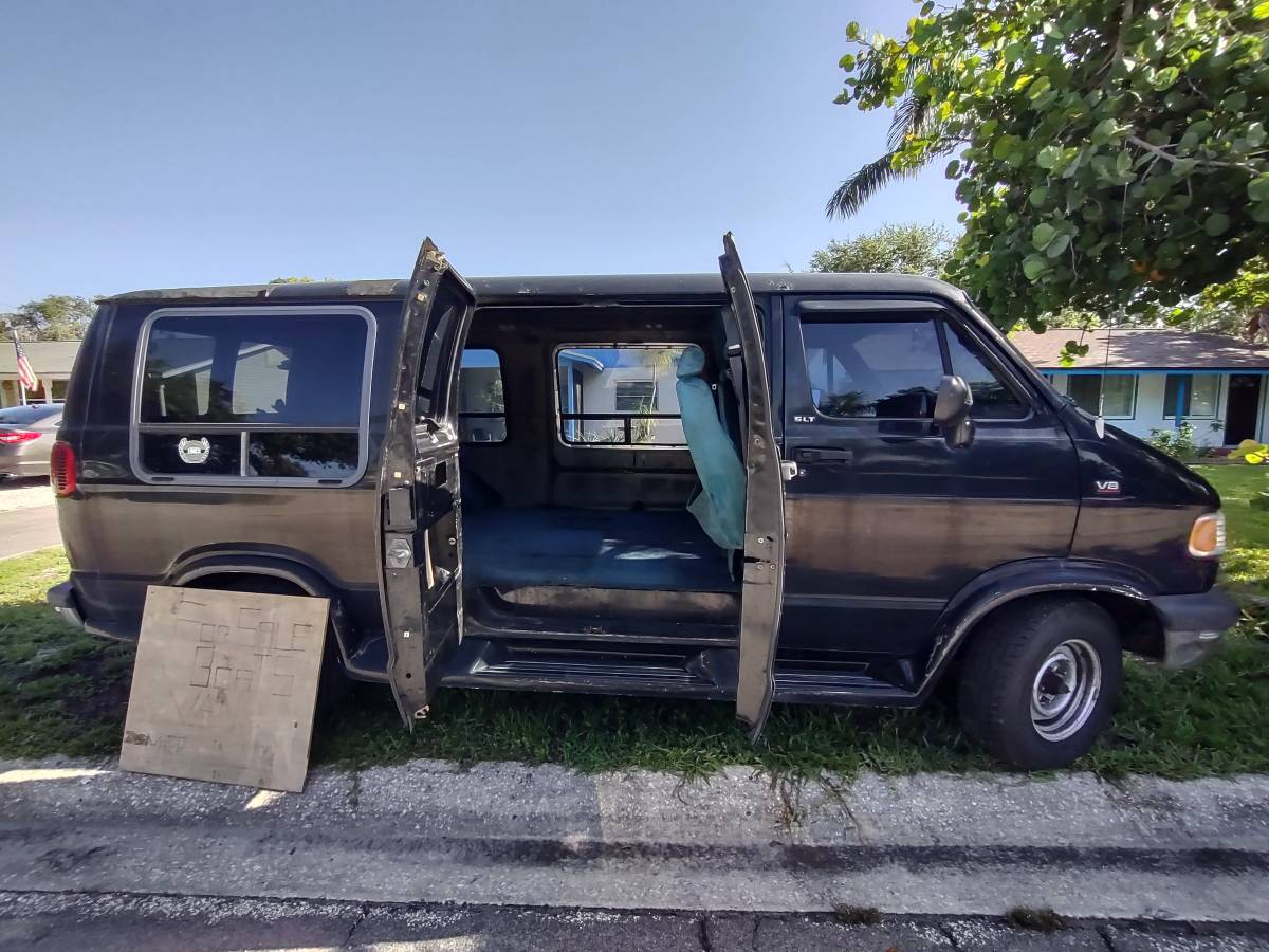 Dodge-ram-van-2500-1995-black-4