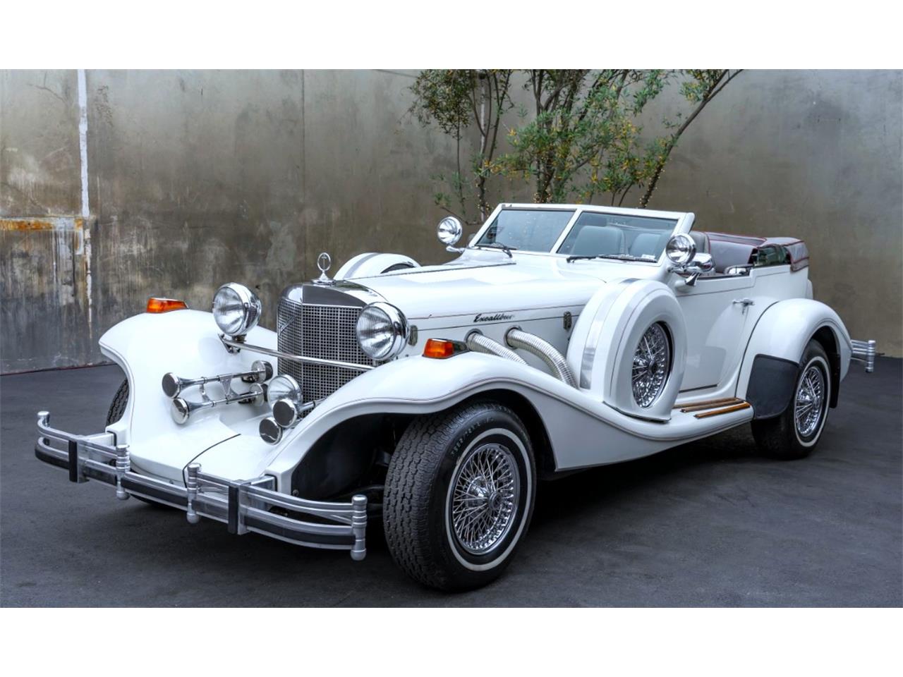 Excalibur-Series-v-phaeton-1986-White-Grey-6