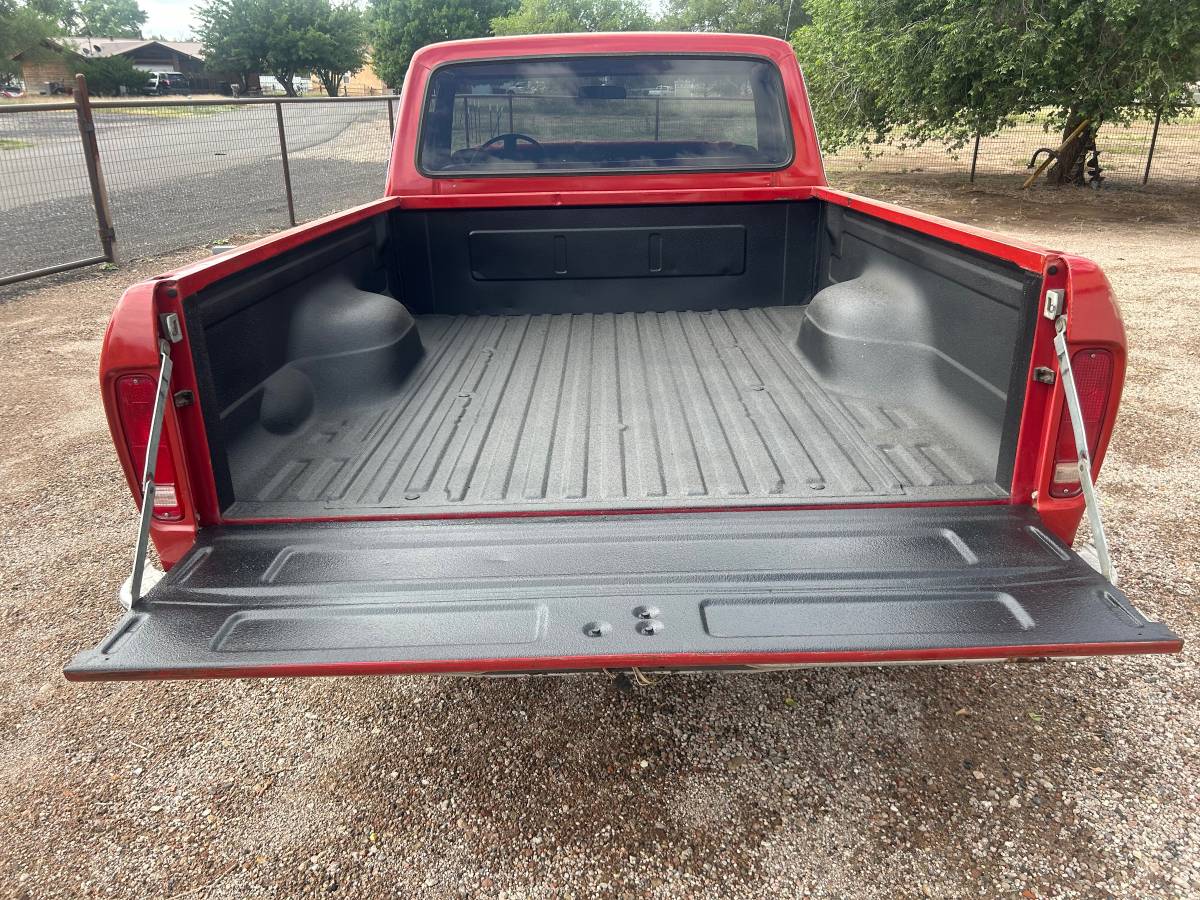 F100-1976-red-3
