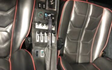 Ferrari-308-gts-1985-Red-Black-Leather-35