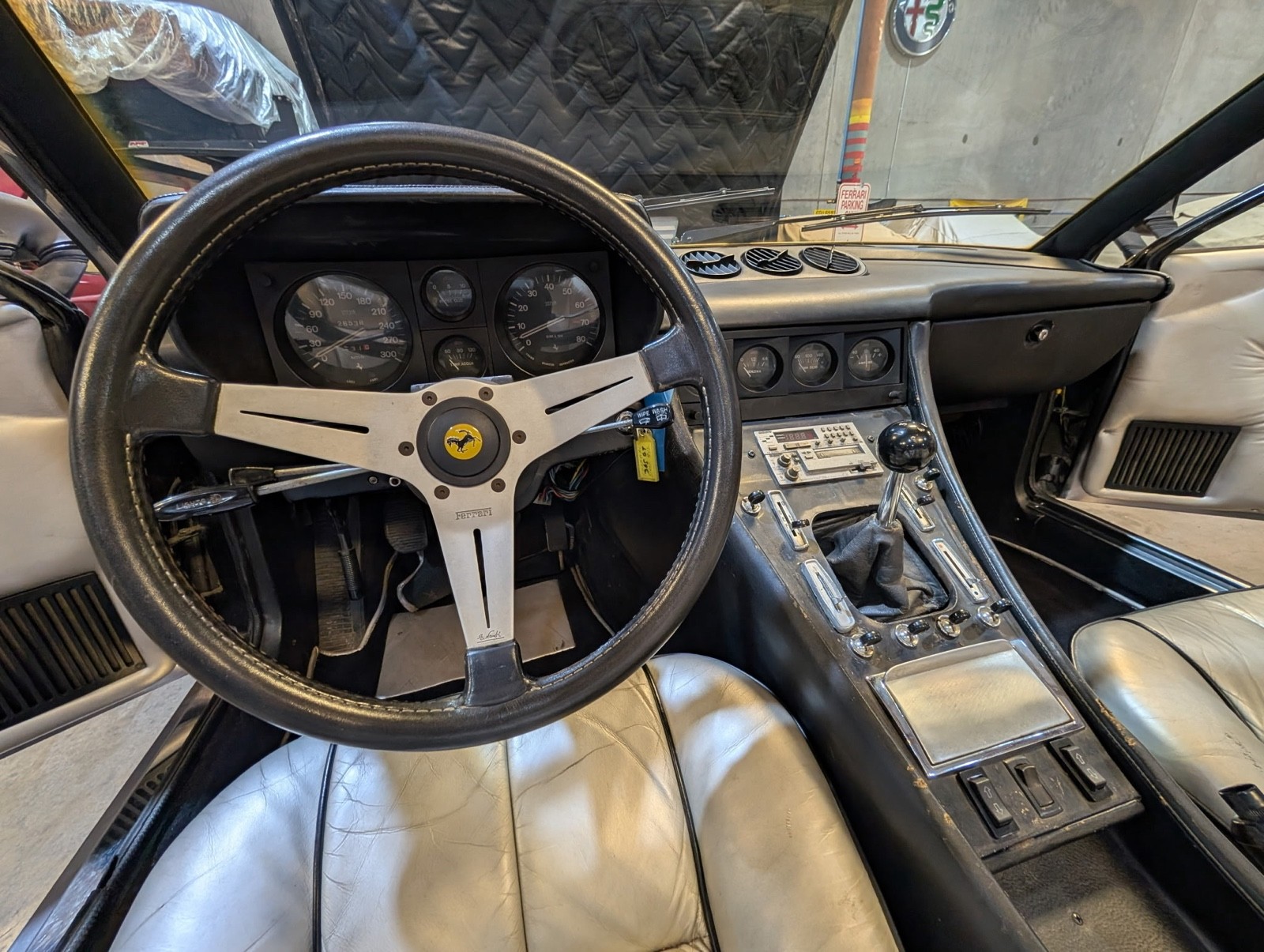 Ferrari-365-GT4-22-1974-Convertible-16