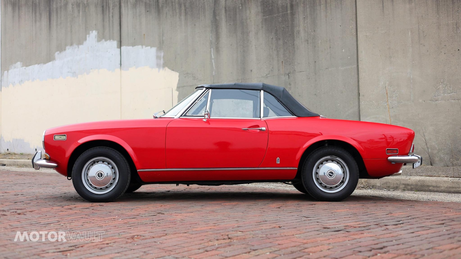 Fiat-124-Spider-1973-10