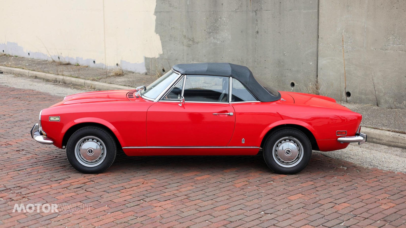 Fiat-124-Spider-1973-11