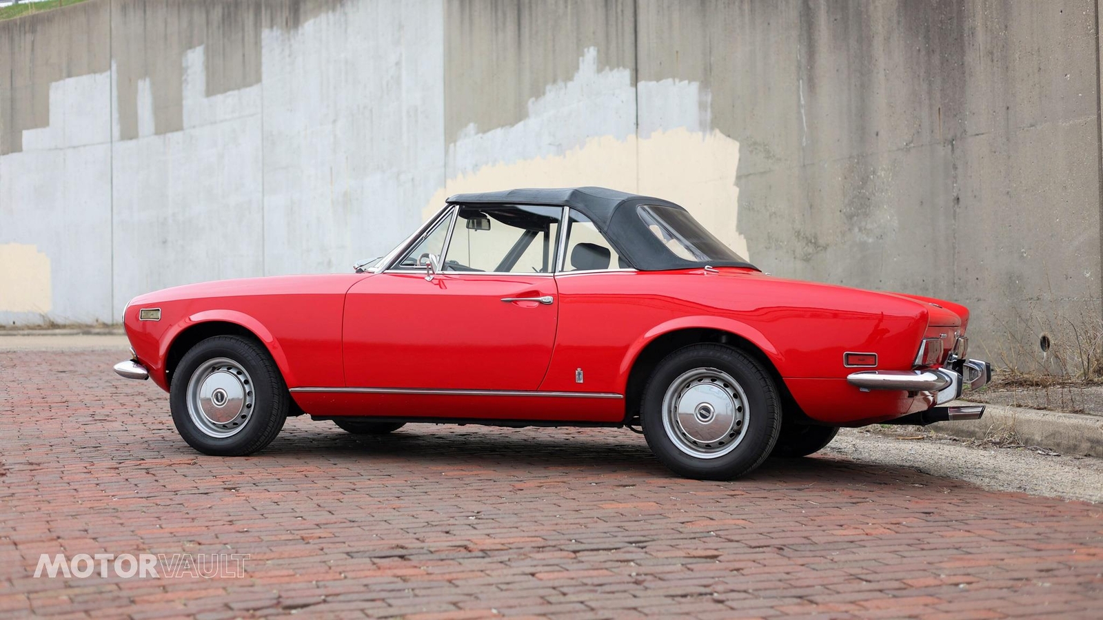 Fiat-124-Spider-1973-12