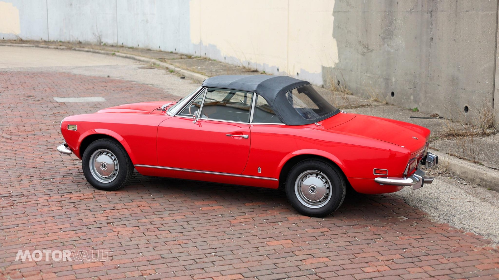 Fiat-124-Spider-1973-13