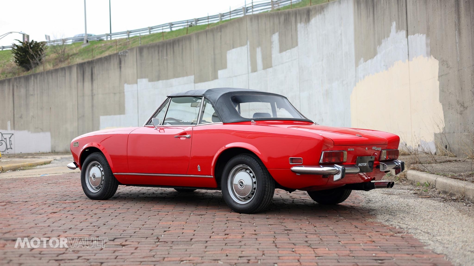 Fiat-124-Spider-1973-14