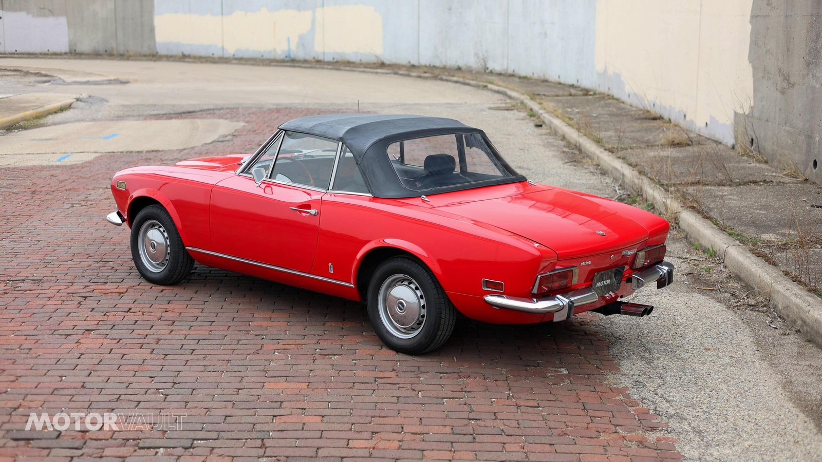 Fiat-124-Spider-1973-15