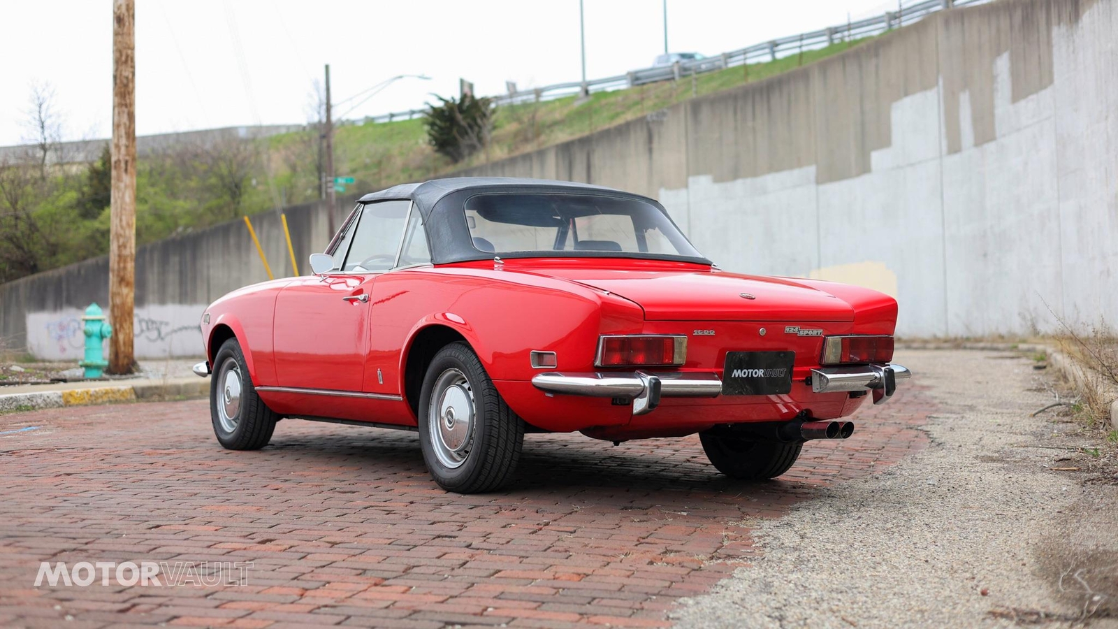 Fiat-124-Spider-1973-16
