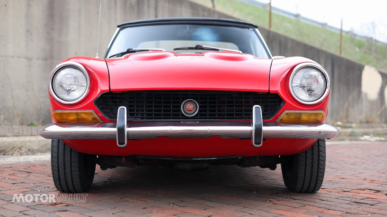 Fiat-124-Spider-1973-19