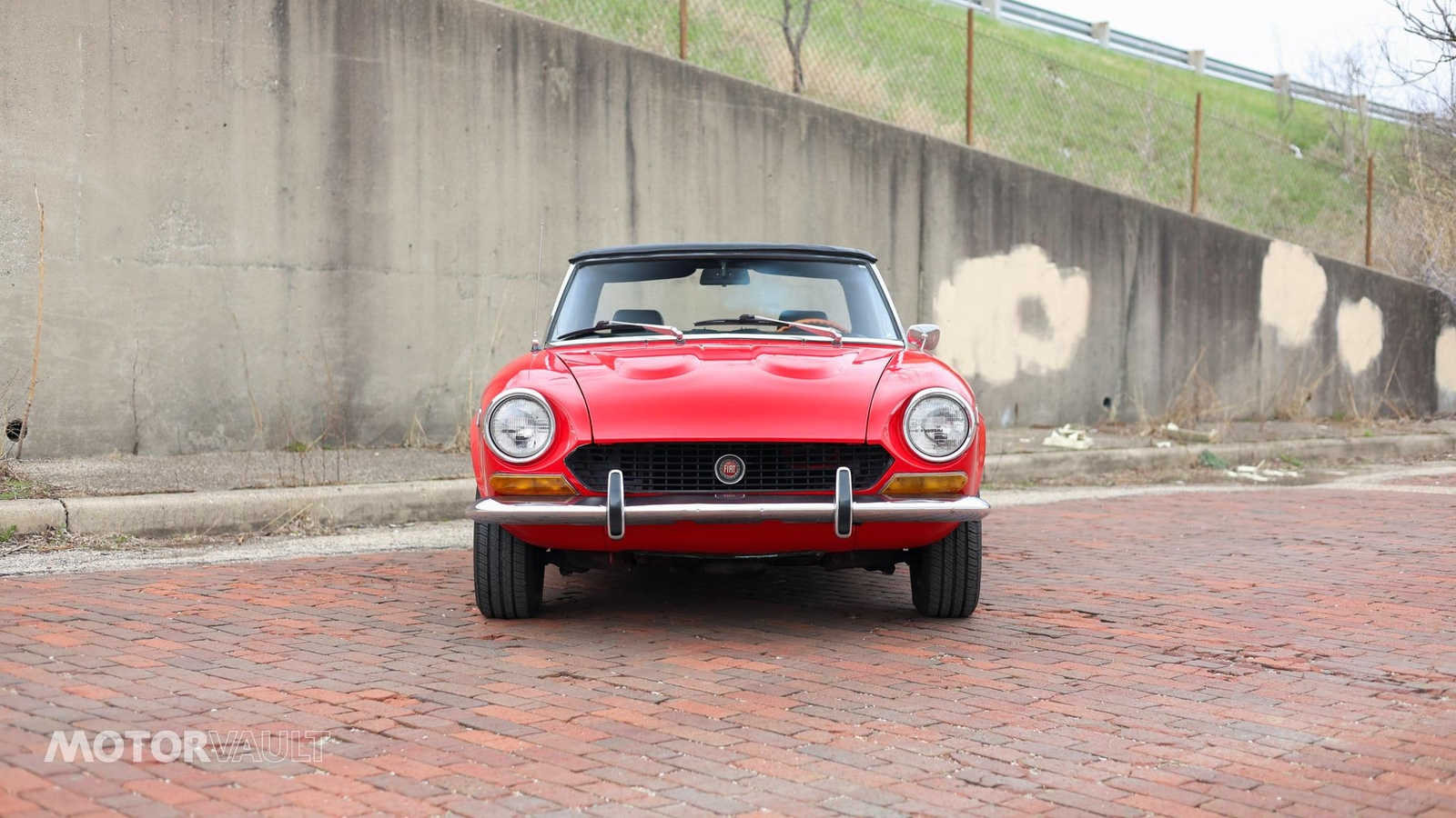 Fiat-124-Spider-1973-2