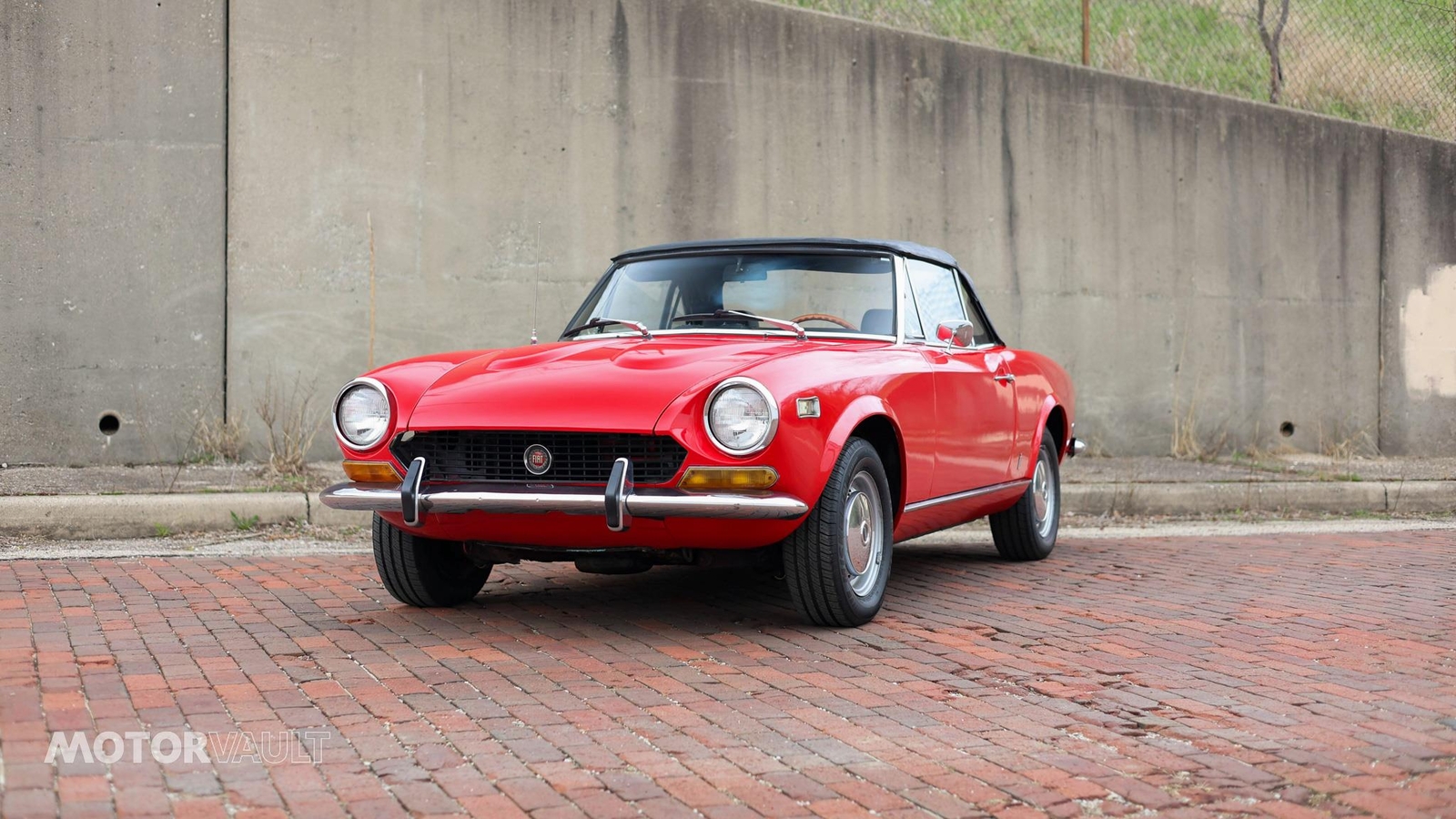 Fiat-124-Spider-1973-4