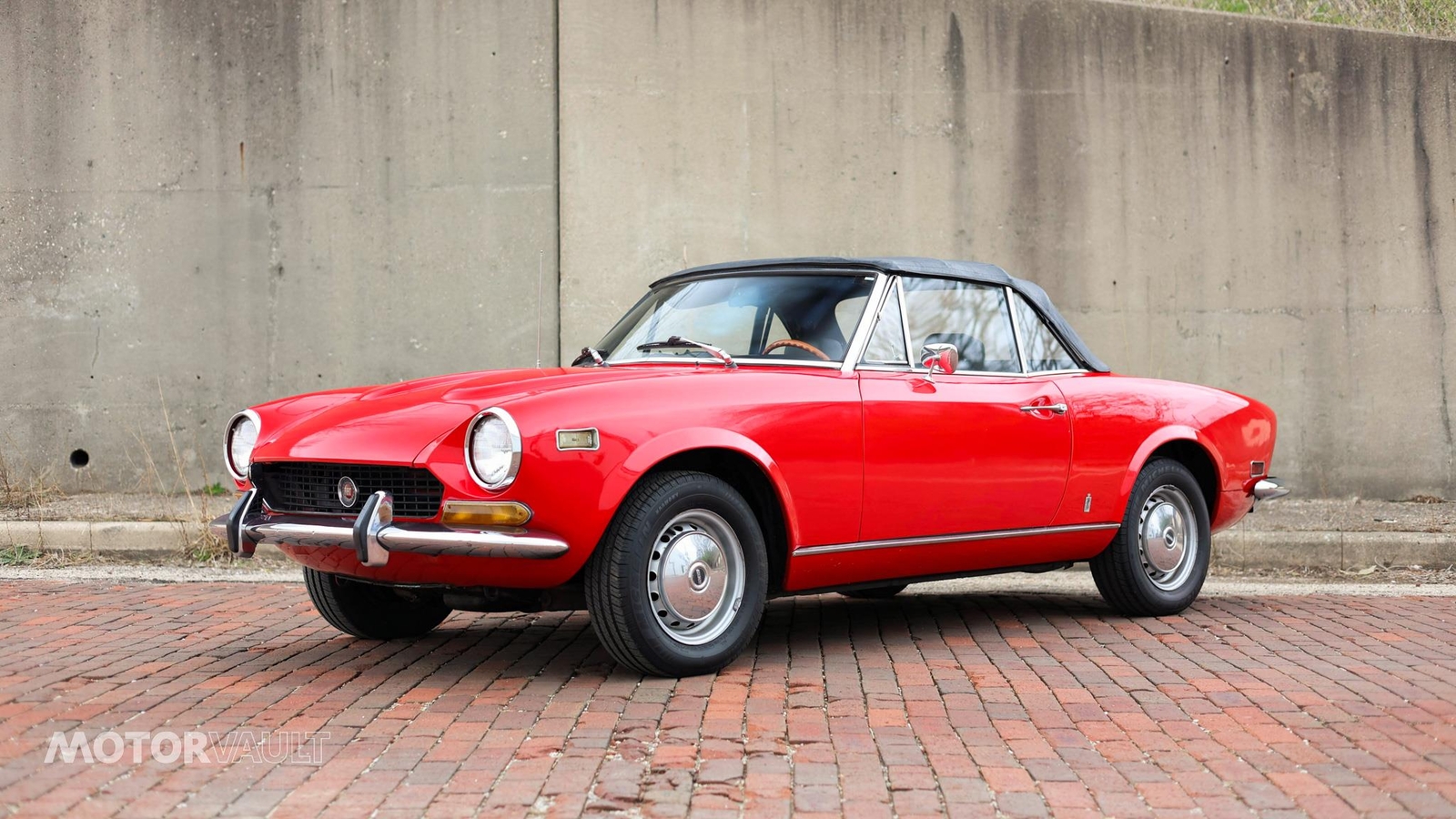 Fiat-124-Spider-1973-6