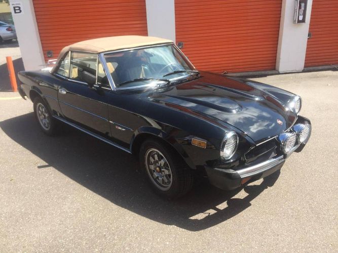 Fiat-124-spider-1980-Black-Saddle-Tan