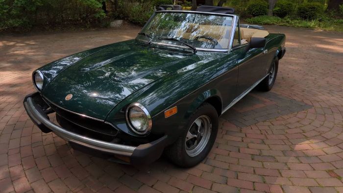 Fiat-2000-spider-1979-Green-21