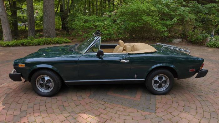 Fiat-2000-spider-1979-Green-4
