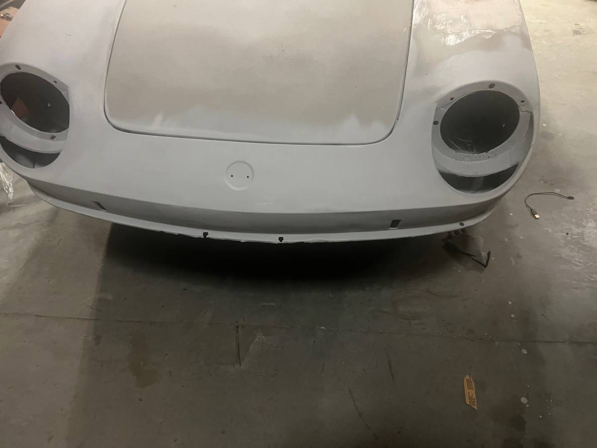 Fiat-850-spider-bertone-1972-white-7
