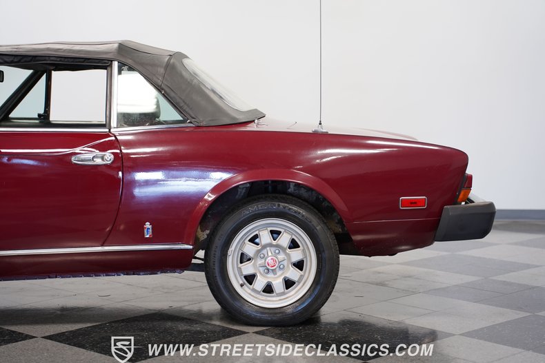 Fiat-Spider-1979-Burgundy-Burgundy-23