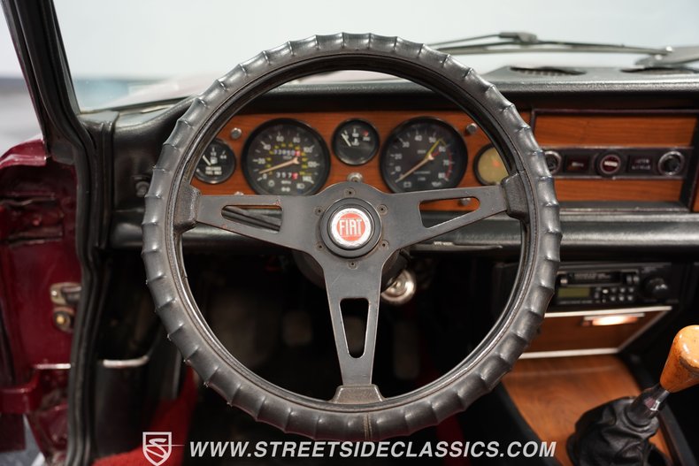 Fiat-Spider-1979-Burgundy-Burgundy-39
