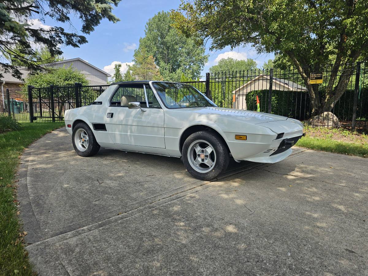 Fiat-x-19-bertone-1977-white-2