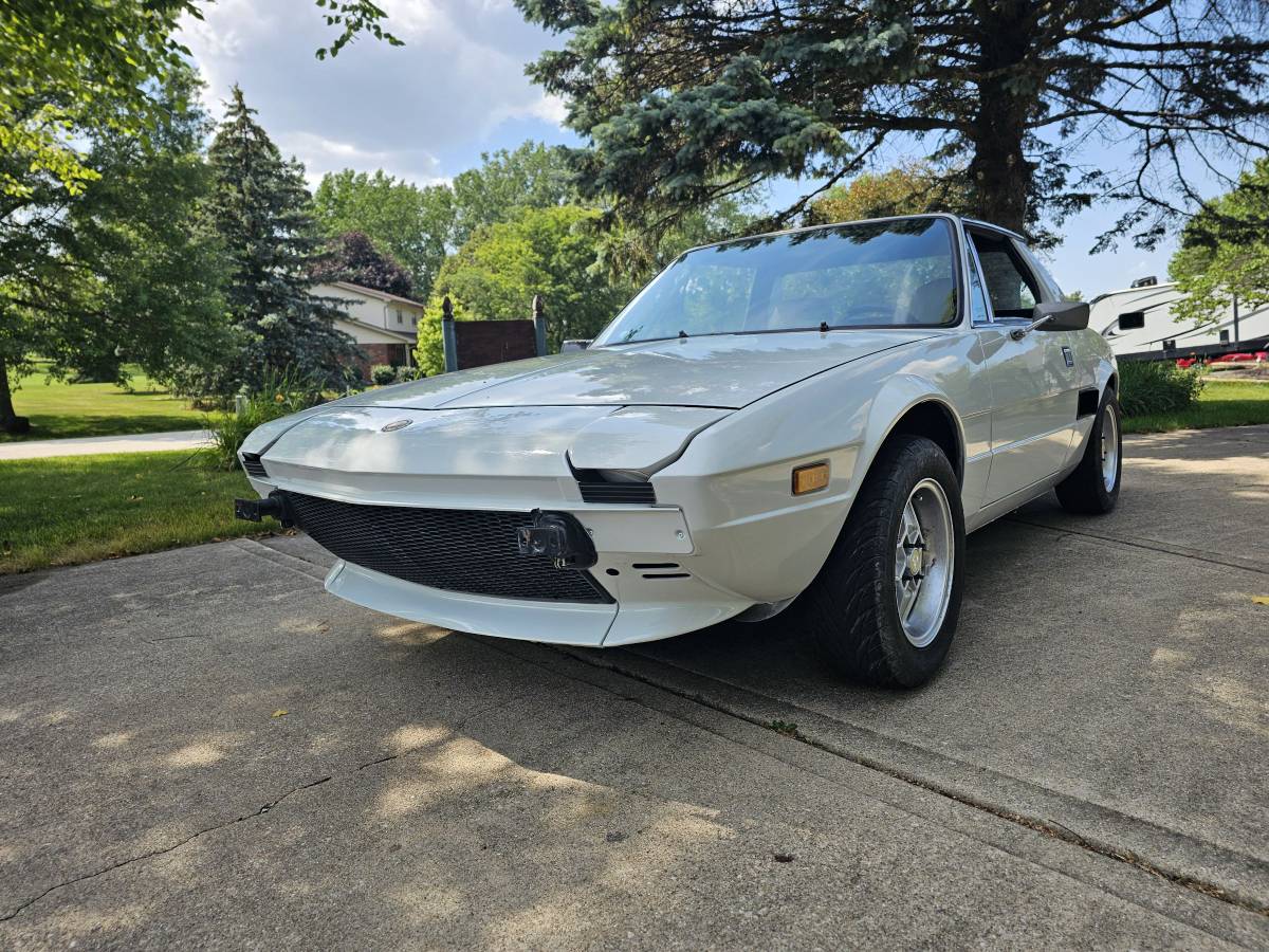 Fiat-x-19-bertone-1977-white-4