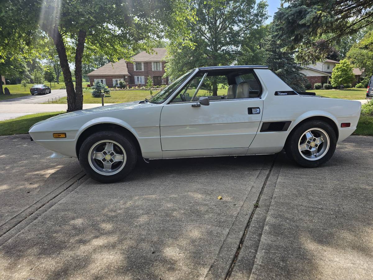 Fiat-x-19-bertone-1977-white-5