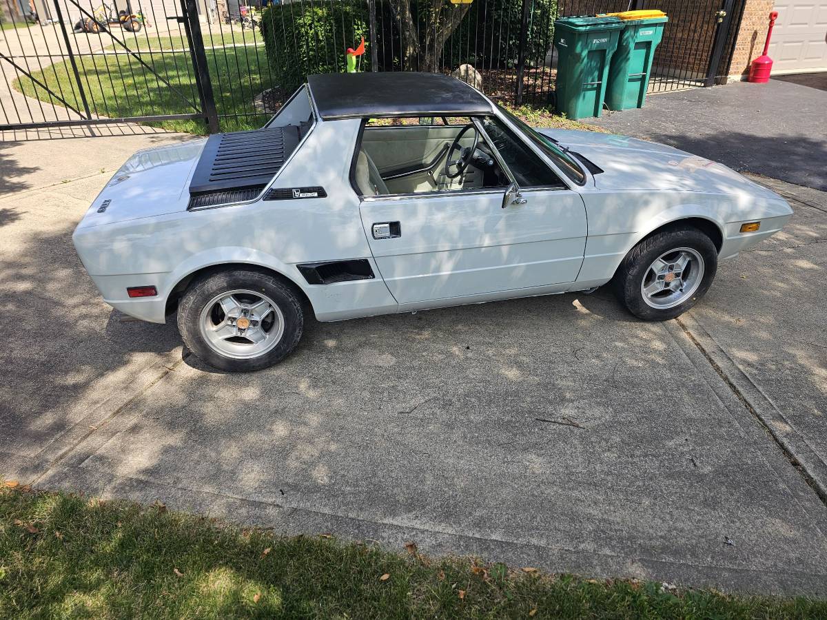 Fiat-x-19-bertone-1977-white-9